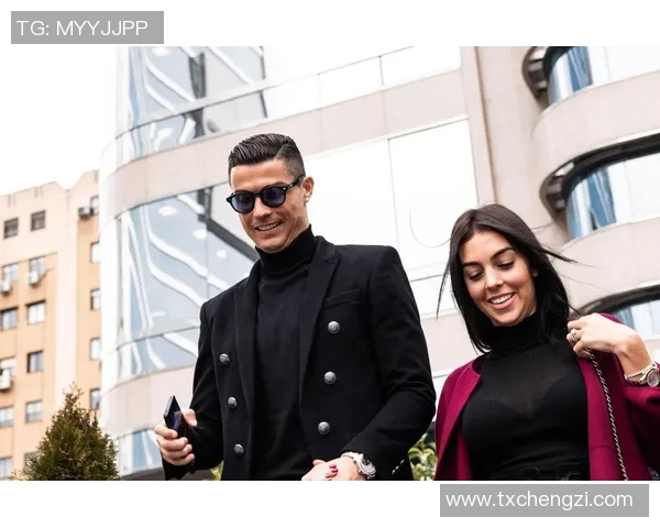 足球明星的妻子穿白衬衫展现优雅气质引发时尚热潮